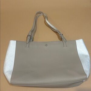Tory Burch 'York' Buckle Tote Bag made of Saffiano leather Color: Gray & Silver